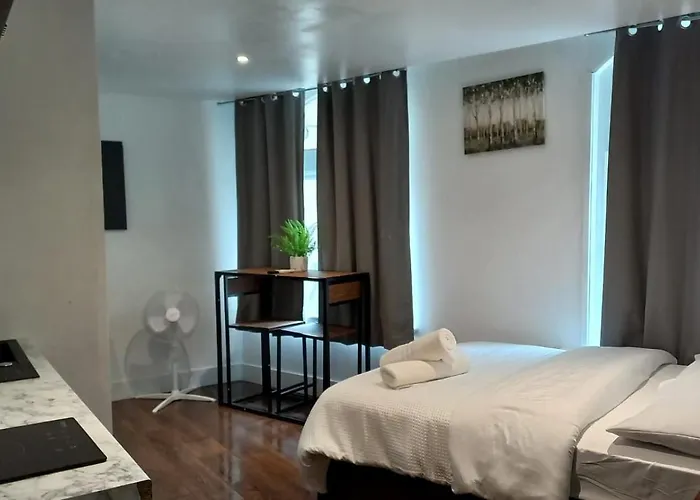 Sleep 2 In Piccadilly Soho Central London Vrf